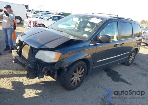 2013 Chrysler Town & Country Touring z USA, uszkodzony, nr VIN 2C4RC1BGXDR744487